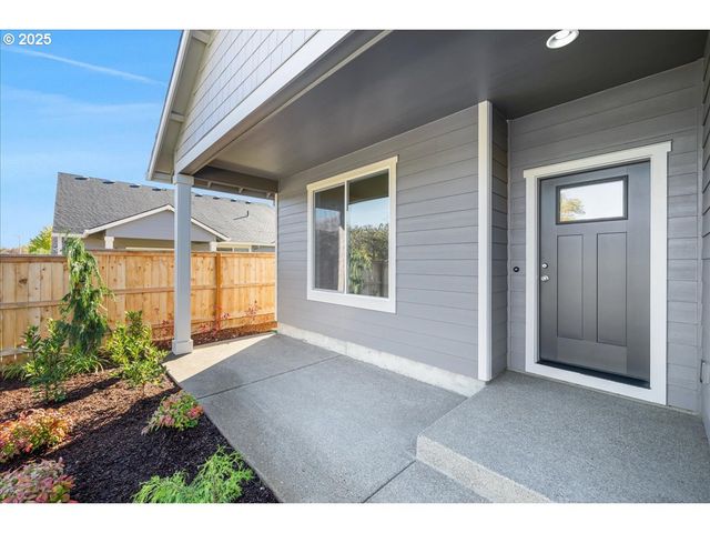 725 E Third St, Yamhill, OR 97148