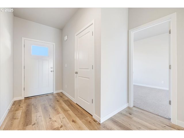 725 E Third St, Yamhill, OR 97148