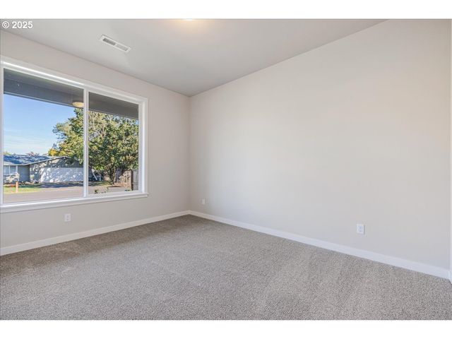 725 E Third St, Yamhill, OR 97148