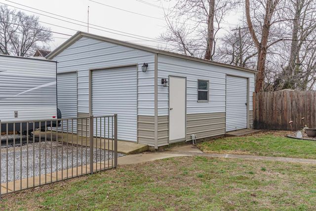 433 E Main Street, Salem, IL 62881