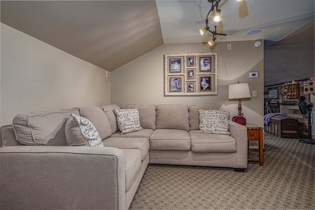 433 E Main Street, Salem, IL 62881