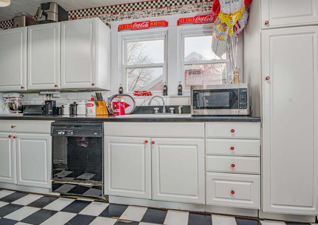 433 E Main Street, Salem, IL 62881