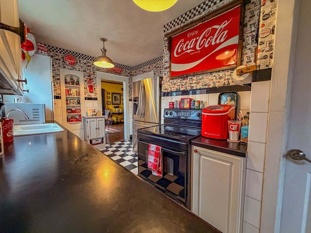 433 E Main Street, Salem, IL 62881