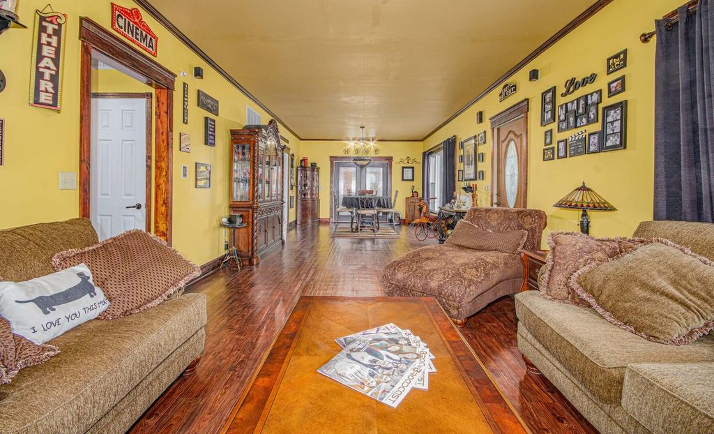 Image 15 of property listing at 433 E Main Street, Salem, IL 62881