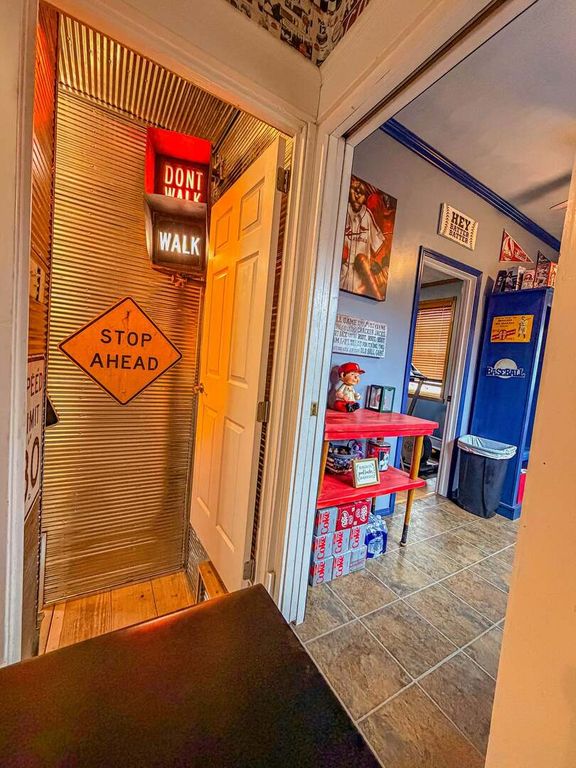 Image 19 of property listing at 433 E Main Street, Salem, IL 62881