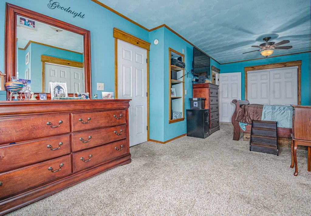 Image 26 of property listing at 433 E Main Street, Salem, IL 62881