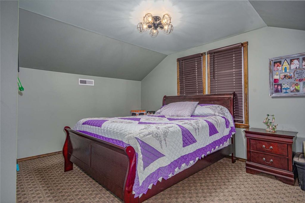 Image 32 of property listing at 433 E Main Street, Salem, IL 62881