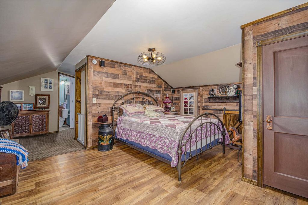 Image 33 of property listing at 433 E Main Street, Salem, IL 62881