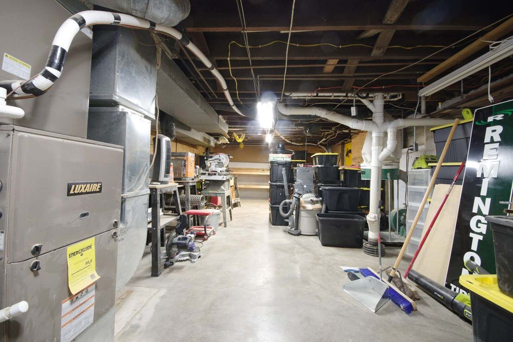 Image 38 of property listing at 433 E Main Street, Salem, IL 62881