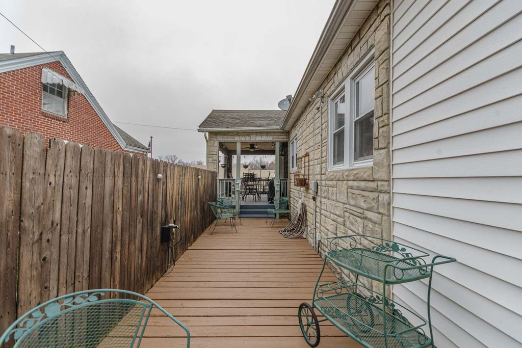 Image 40 of property listing at 433 E Main Street, Salem, IL 62881