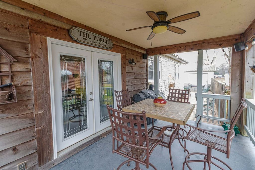 Image 41 of property listing at 433 E Main Street, Salem, IL 62881