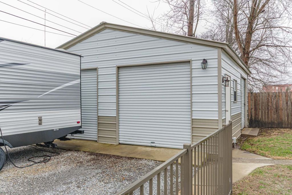 Image 43 of property listing at 433 E Main Street, Salem, IL 62881