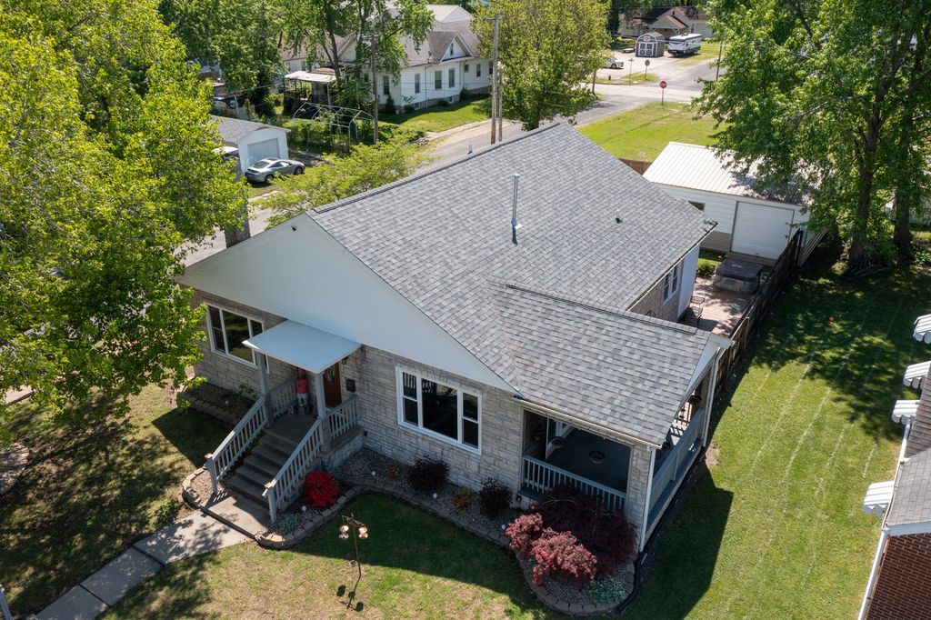 Image 48 of property listing at 433 E Main Street, Salem, IL 62881