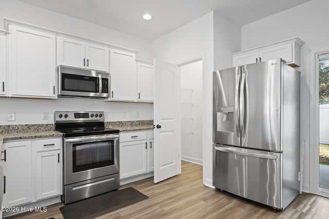 4 Catalina Circle, Swansboro, NC 28584