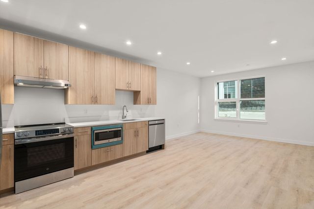 1151 Walnut 304, Newton, MA 02461