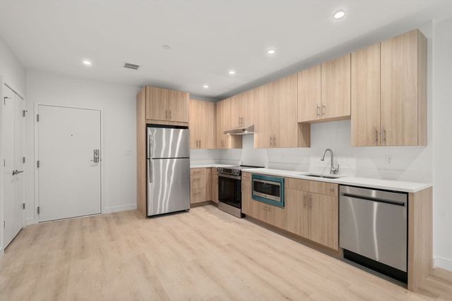 1151 Walnut 304, Newton, MA 02461