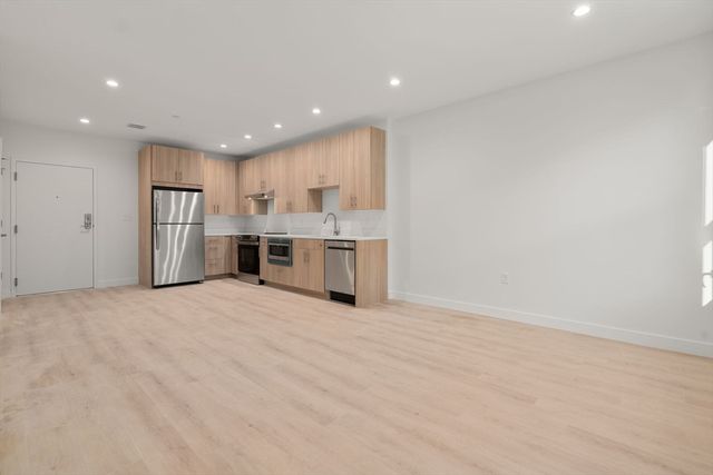 1151 Walnut 304, Newton, MA 02461