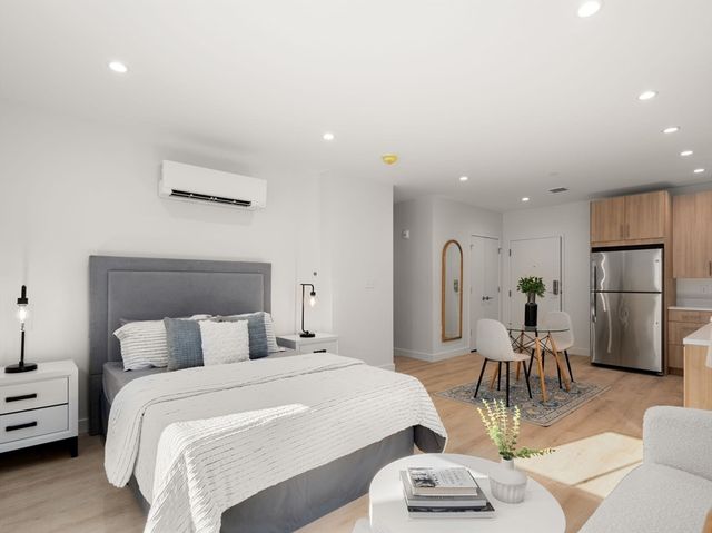 1151 Walnut 304, Newton, MA 02461