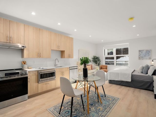 1151 Walnut 304, Newton, MA 02461