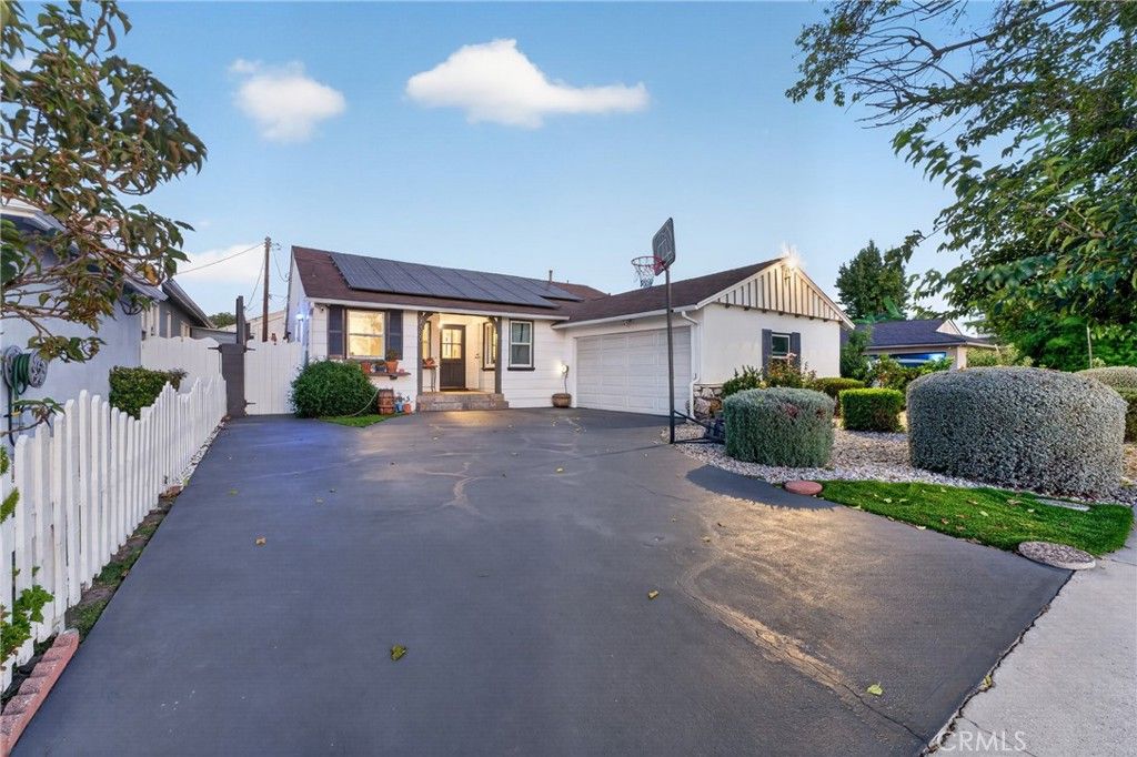 7350 Donna, Reseda, CA 91335 — exterior