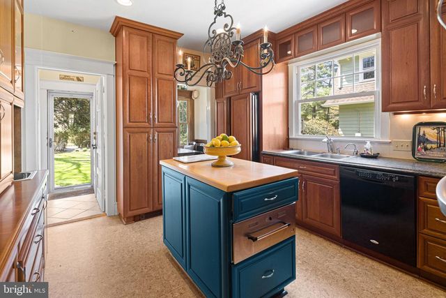 202 LINDEN AVE, Riverton, NJ 08077