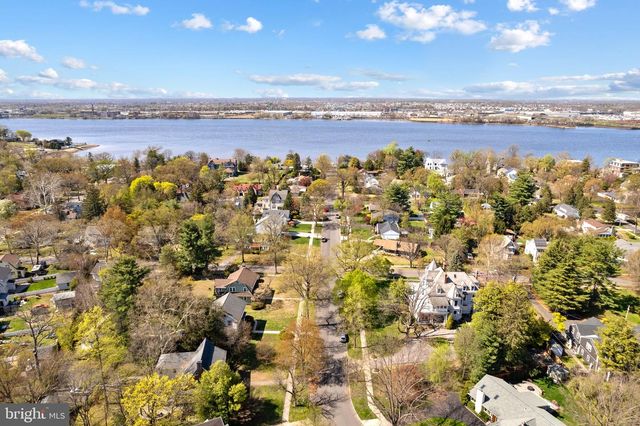 202 LINDEN AVE, Riverton, NJ 08077