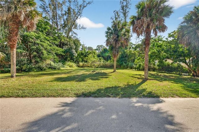 2650 Holly AVE, Naples, FL 34112