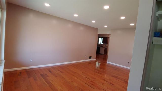 35760 Alta Vista Drive, Sterling Heights, MI 48312