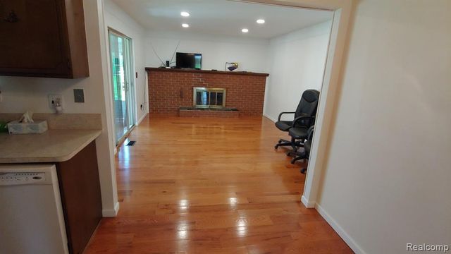 35760 Alta Vista Drive, Sterling Heights, MI 48312