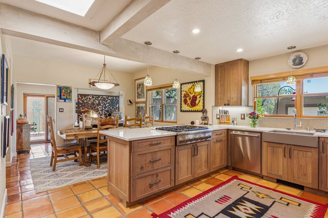 310 Calle Estado, Santa Fe, NM 87501