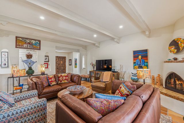 310 Calle Estado, Santa Fe, NM 87501