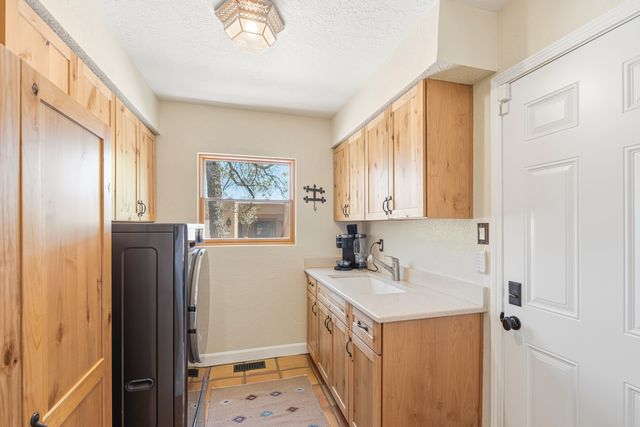 310 Calle Estado, Santa Fe, NM 87501