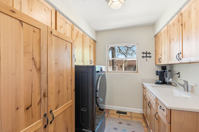 310 Calle Estado, Santa Fe, NM 87501