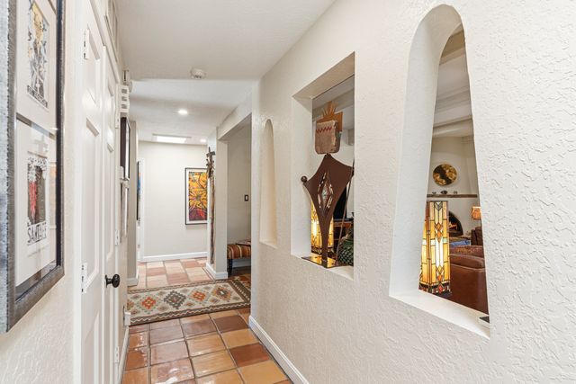 310 Calle Estado, Santa Fe, NM 87501