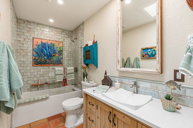 310 Calle Estado, Santa Fe, NM 87501