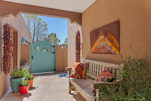 310 Calle Estado, Santa Fe, NM 87501