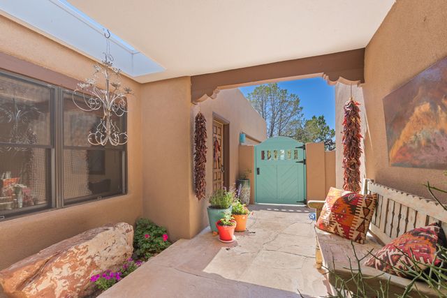 310 Calle Estado, Santa Fe, NM 87501