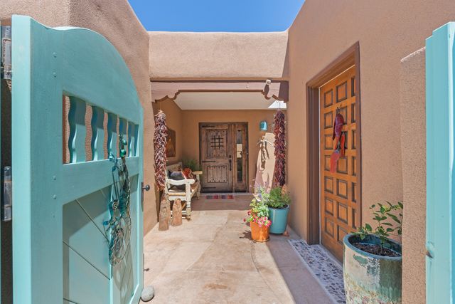 310 Calle Estado, Santa Fe, NM 87501