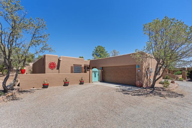 310 Calle Estado, Santa Fe, NM 87501