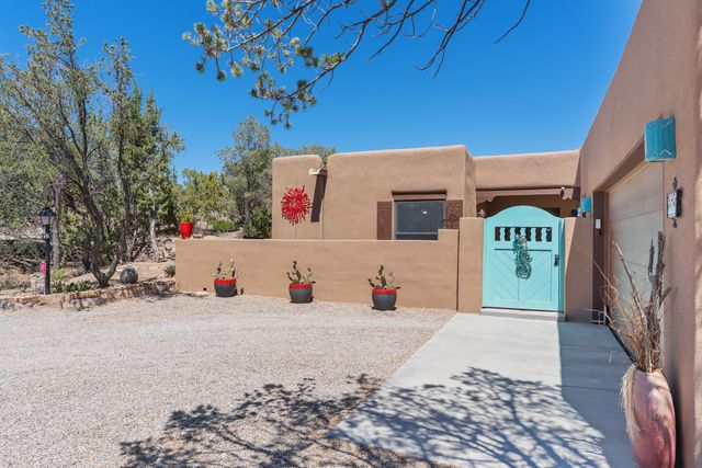 310 Calle Estado, Santa Fe, NM 87501