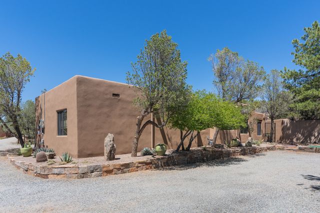 310 Calle Estado, Santa Fe, NM 87501