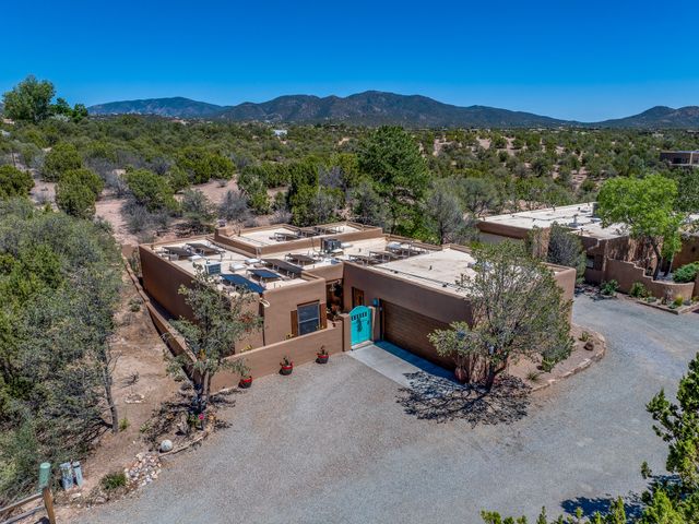 310 Calle Estado, Santa Fe, NM 87501