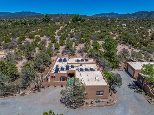 310 Calle Estado, Santa Fe, NM 87501