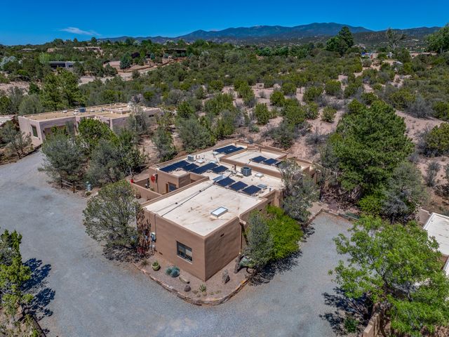 310 Calle Estado, Santa Fe, NM 87501