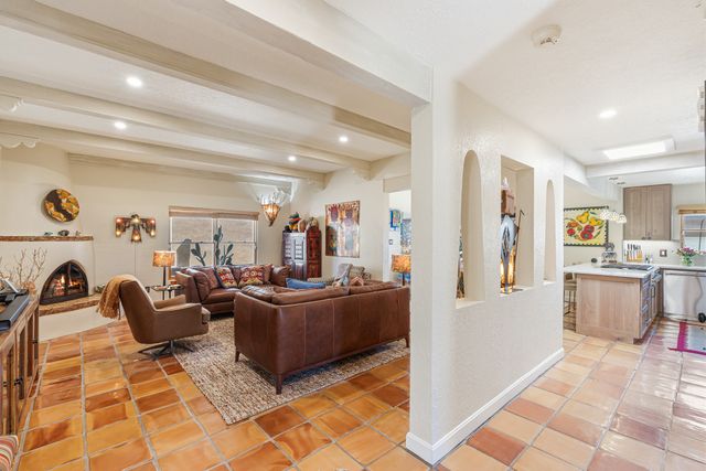 310 Calle Estado, Santa Fe, NM 87501