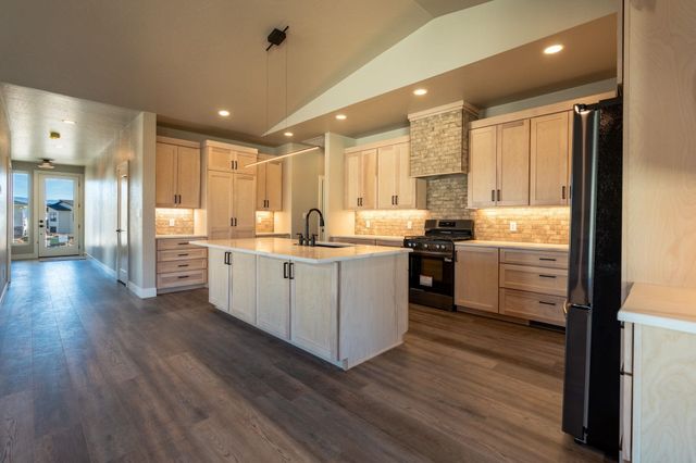 2280 Holy Cross Court, Grand Junction, CO 81507