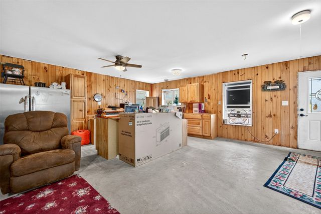 1200 County Road 1215, Savoy, TX 75479