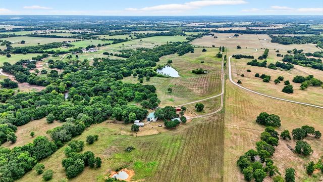 1200 County Road 1215, Savoy, TX 75479