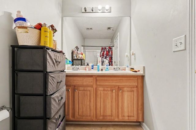 5330 Creekview Lane, Morrow, GA 30260