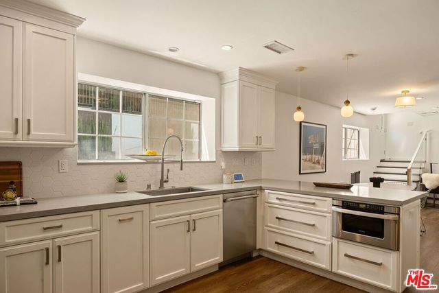 11734 Sunshine Terrace, Studio City, CA 91604
